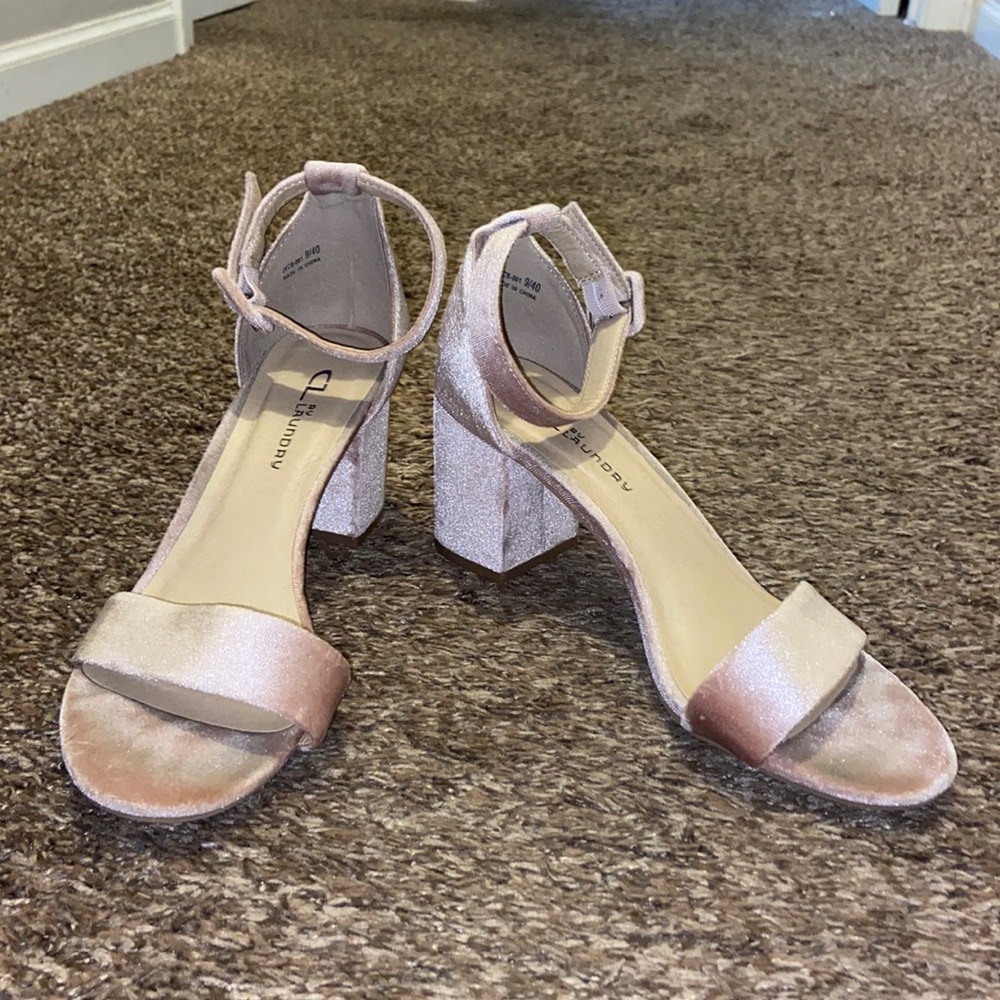 Super pretty velvet chunky heels!!